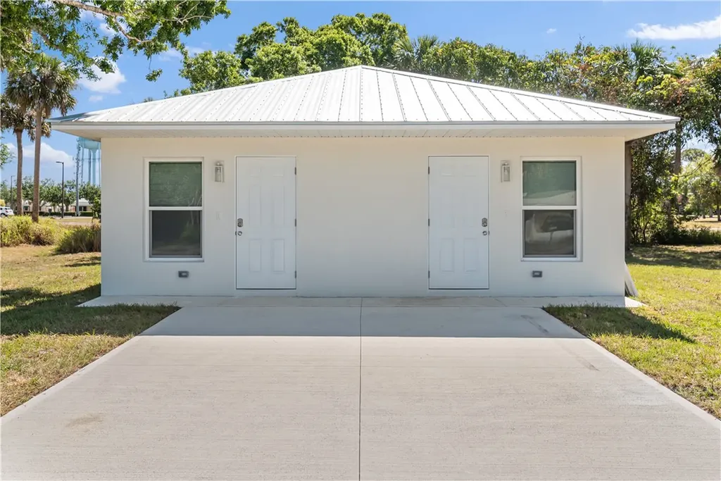 4576 30th Avenue Vero Beach FL 32967