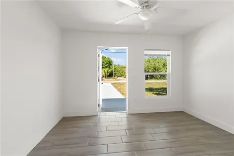 4576 30th Avenue Vero Beach FL 32967