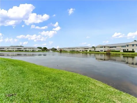 625 W Lake Jasmine Circle Vero Beach FL 32962