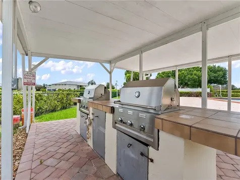 625 W Lake Jasmine Circle Vero Beach FL 32962
