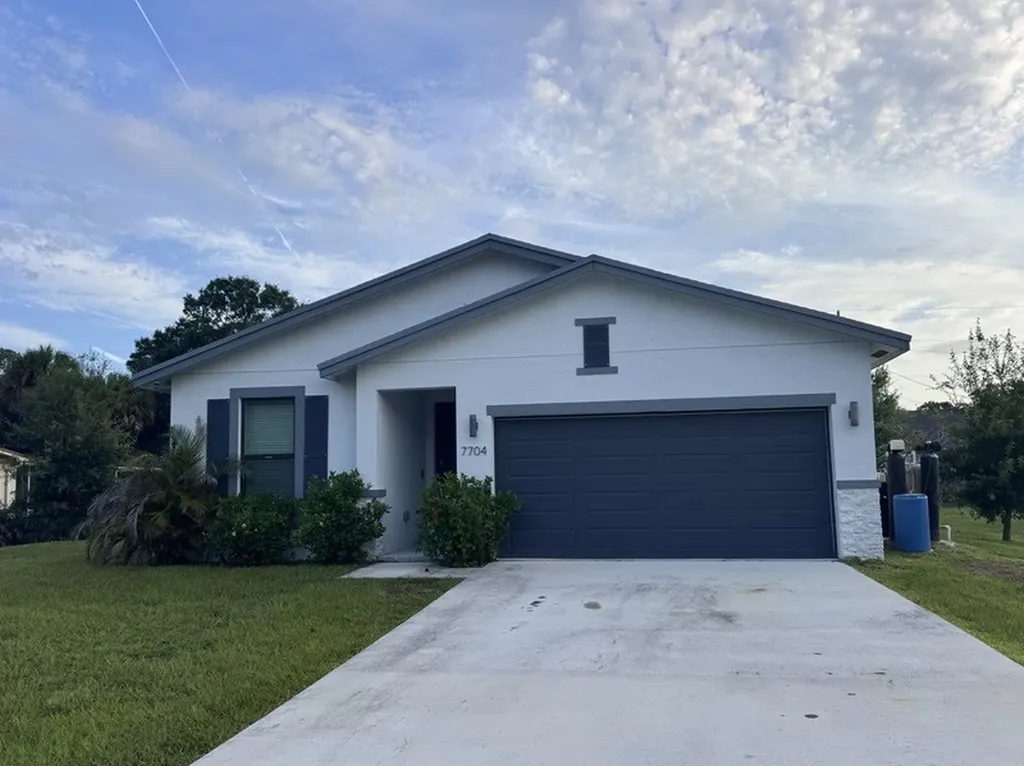 7704 Pacific Avenue Fort Pierce FL 34951