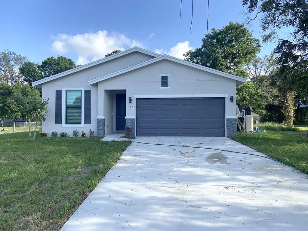 7704 Pacific Avenue Fort Pierce FL 34951