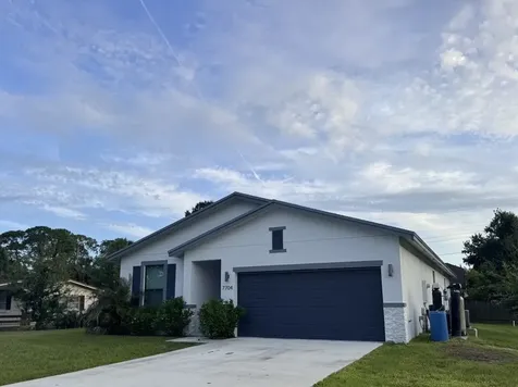 7704 Pacific Avenue Fort Pierce FL 34951