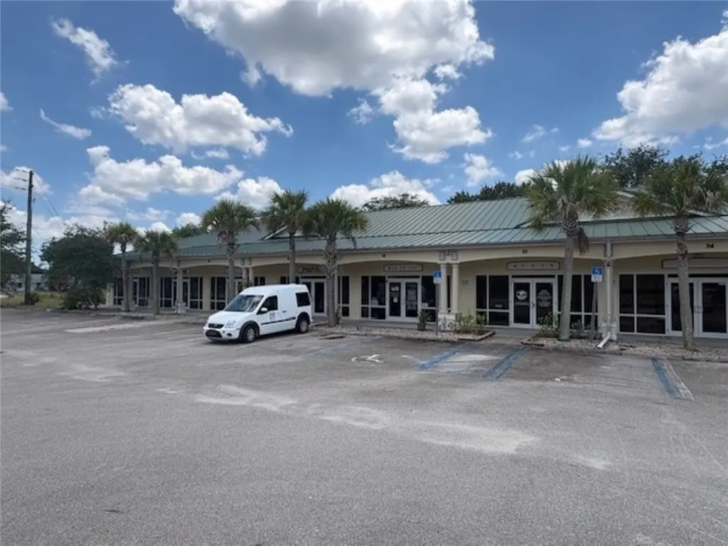 9045 Americana Way Vero Beach FL 32966