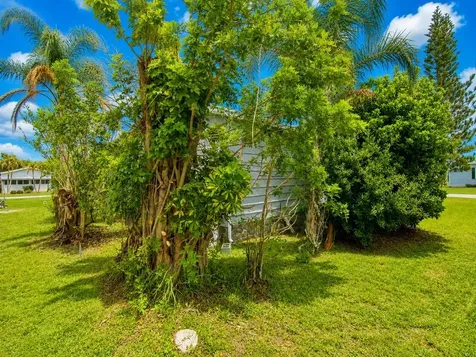 1229 Iriquois Drive Barefoot Bay FL 32976