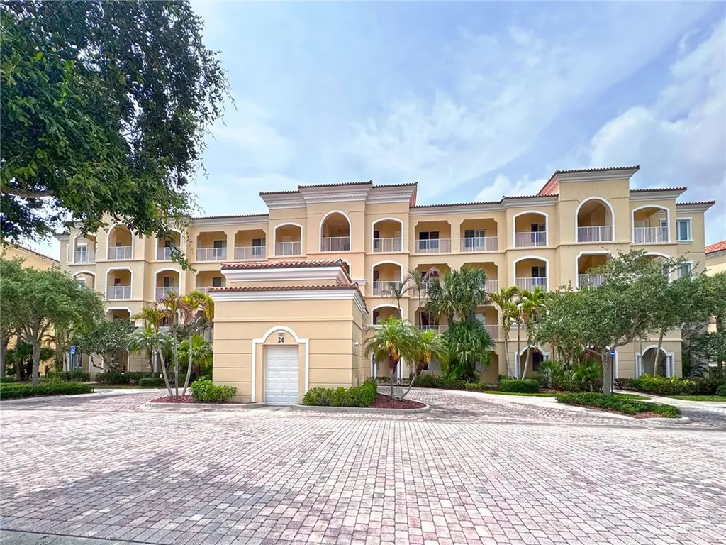 24 Harbour Isle Drive W Fort Pierce FL 34949