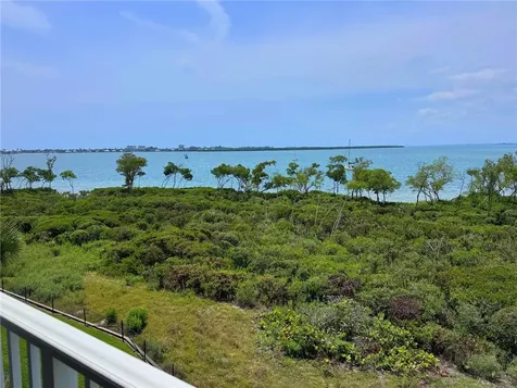24 Harbour Isle Drive W Fort Pierce FL 34949