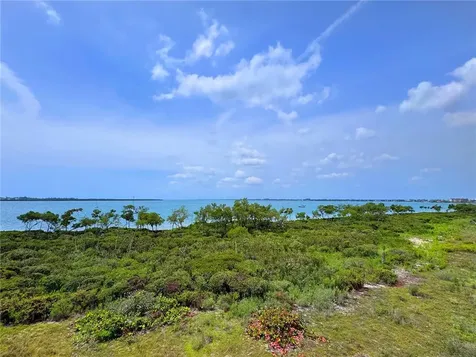 24 Harbour Isle Drive W Fort Pierce FL 34949