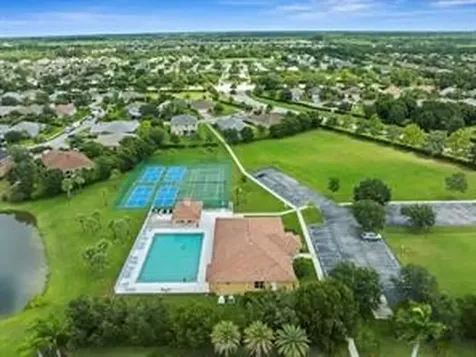 483 S Key Lime Square SW Vero Beach FL 32968