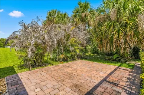 6379 Arcadia Square Vero Beach FL 32966