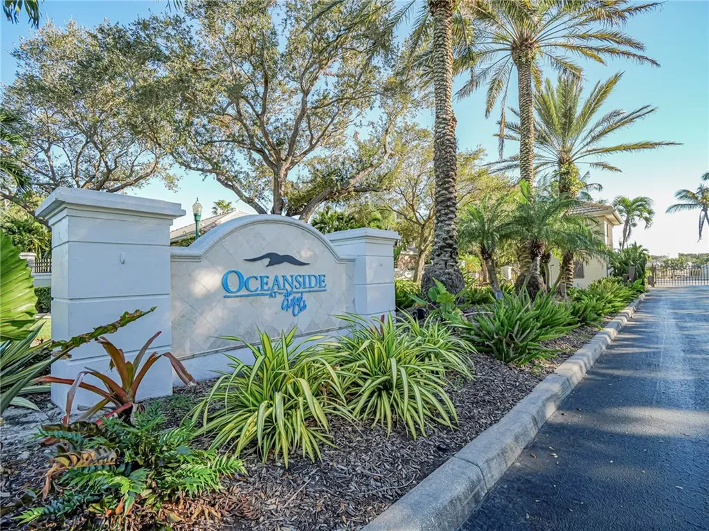 978 Island Club Square Vero Beach FL 32963