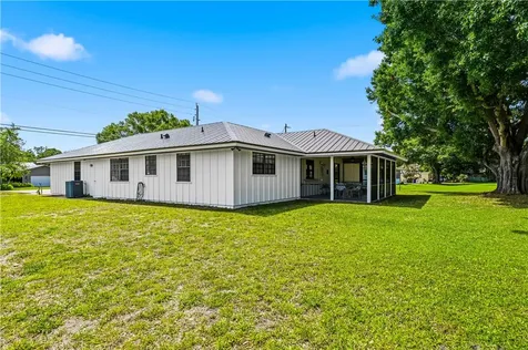 895 20th Avenue Vero Beach FL 32960