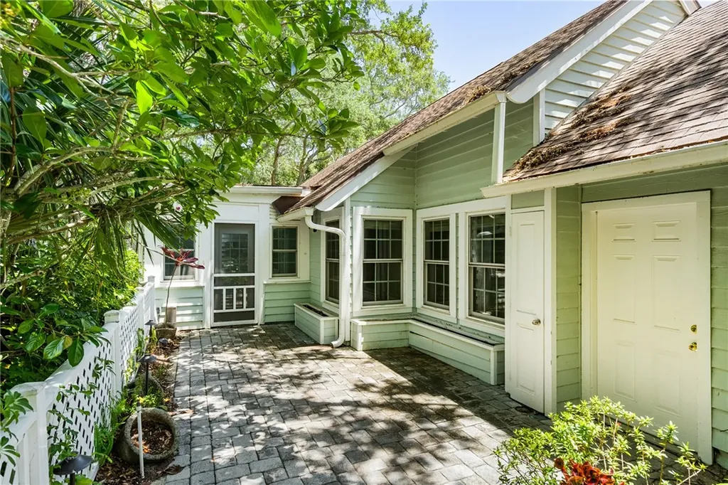 1546 Sabal Court Vero Beach FL 32963