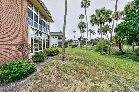 5 Vista Gardens Trail Vero Beach FL 32962
