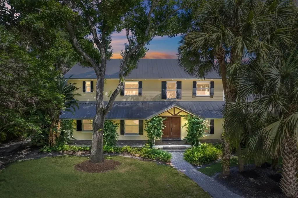 1720 E Rosewood Court Vero Beach FL 32966