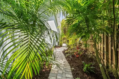 1960 W Pebble Path Vero Beach FL 32963