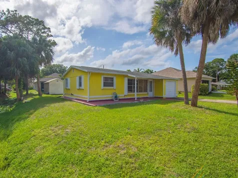 418 Maple Street Sebastian FL 32958