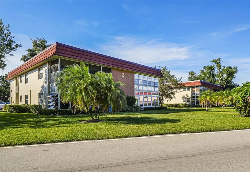21 Pine Arbor Lane Vero Beach FL 32962