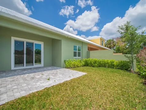1805 Bridgepointe Circle Vero Beach FL 32967