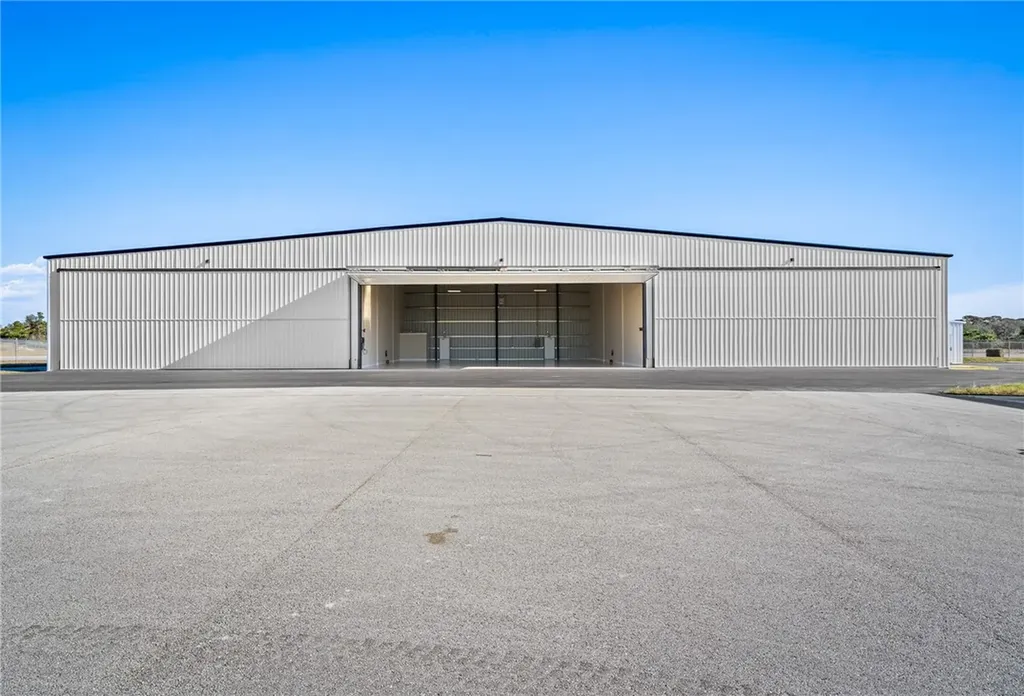 2590 Airport North Drive Vero Beach FL 32960