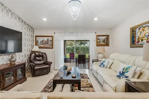1013 E 13th Square Vero Beach FL 32960