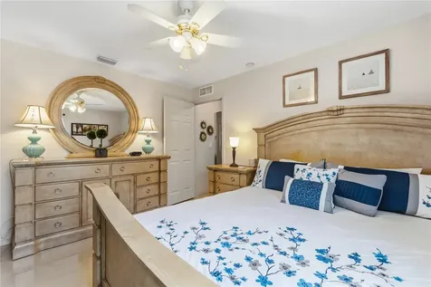 1013 E 13th Square Vero Beach FL 32960