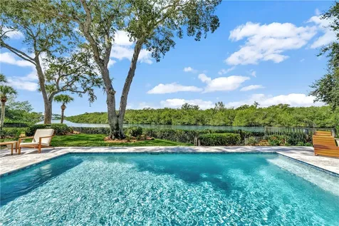 140 Waterway Lane Vero Beach FL 32963