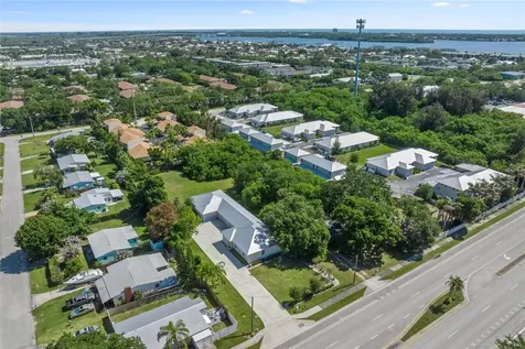 498 17th Street Vero Beach FL 32960