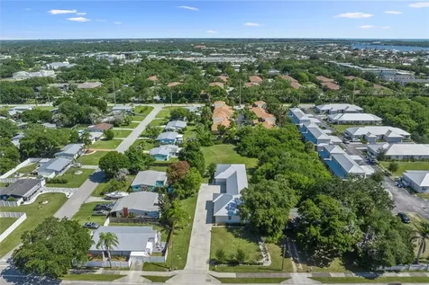 498 17th Street Vero Beach FL 32960