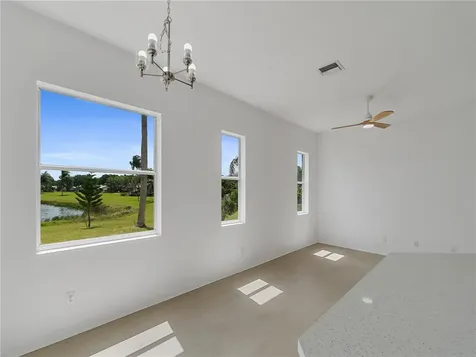 424 53rd Square Vero Beach FL 32968