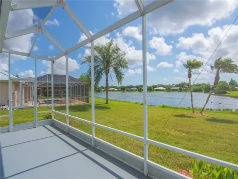 424 53rd Square Vero Beach FL 32968