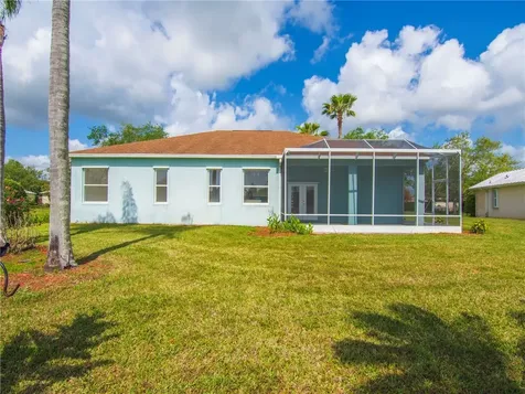 424 53rd Square Vero Beach FL 32968