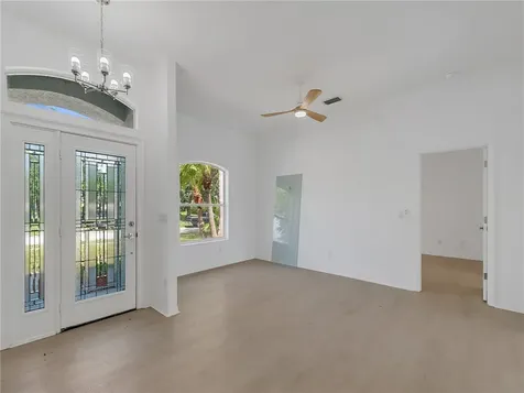 424 53rd Square Vero Beach FL 32968