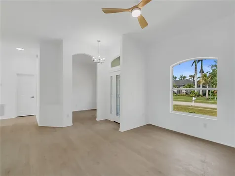 424 53rd Square Vero Beach FL 32968