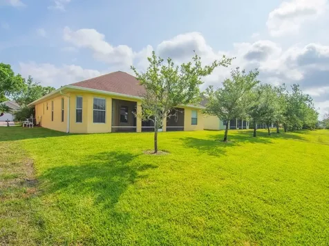 522 N Valencia Circle SW Vero Beach FL 32968