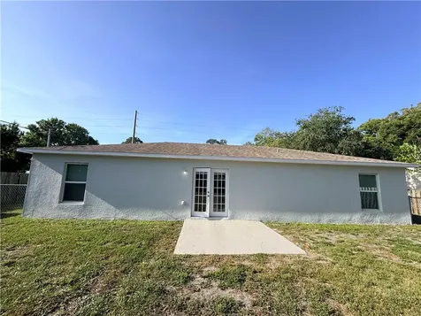 900 25th Street SW Vero Beach FL 32962