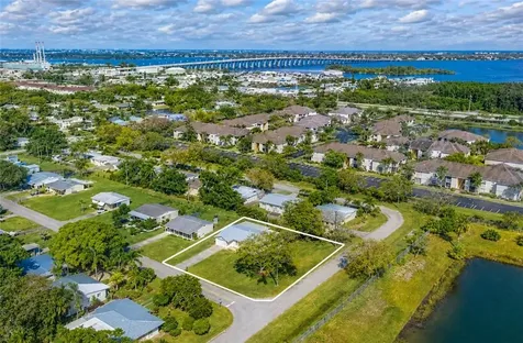 1310 4th Avenue Vero Beach FL 32960