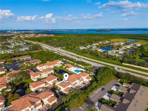 512 7th Square Vero Beach FL 32962