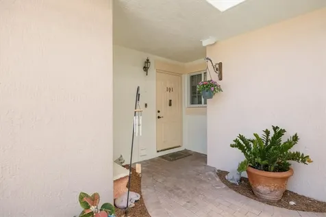 512 7th Square Vero Beach FL 32962