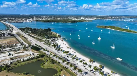 19 Harbour Isle Drive W Hutchinson Island FL 34949