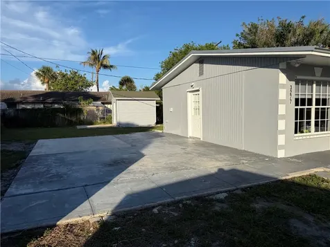 3277 SE Birch Avenue Stuart FL 34997