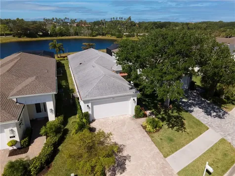 2172 Falls Manor Vero Beach FL 32967