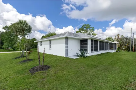 572 Citrus Avenue Sebastian FL 32958