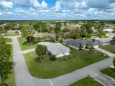 572 Citrus Avenue Sebastian FL 32958