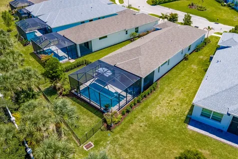 2136 Falls Manor Vero Beach FL 32967