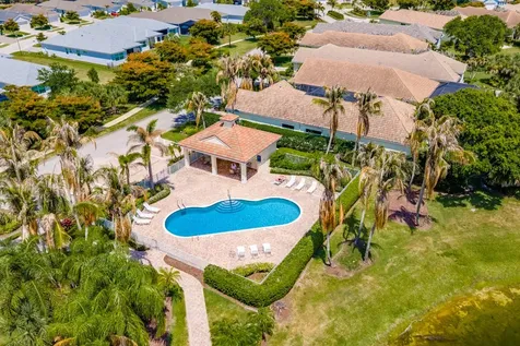 2136 Falls Manor Vero Beach FL 32967