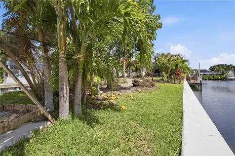 114 Queen Ann Court Hutchinson Island FL 34949