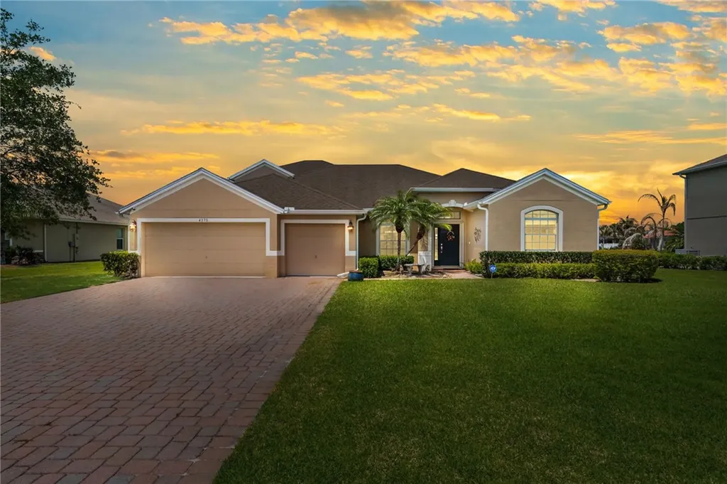 4370 9th Manor SW Vero Beach FL 32968