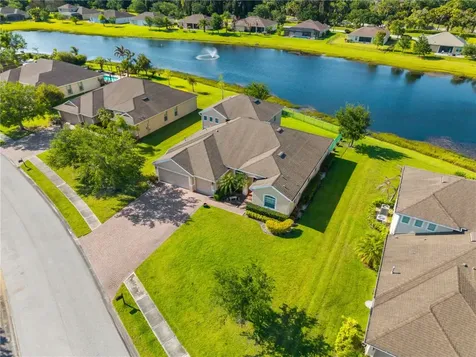 4370 9th Manor SW Vero Beach FL 32968