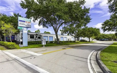 863 33rd Court SW Vero Beach FL 32968